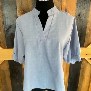 Uno Qi Clothing chambray look v neck high low top, size S